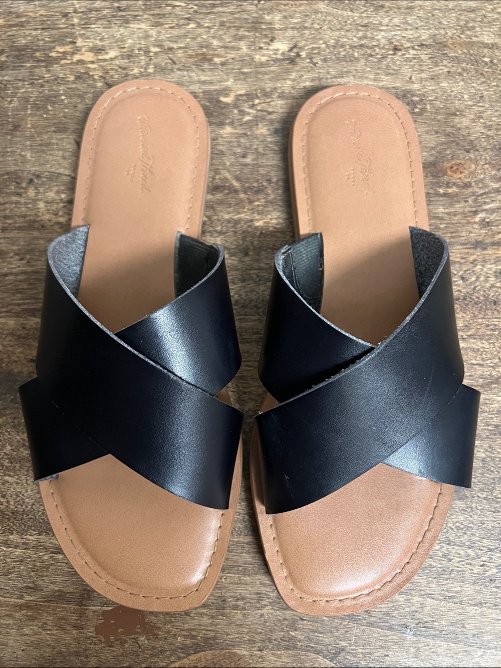 Universal Thread Women's Black Leather Crisscross Slide Sandals - size 7